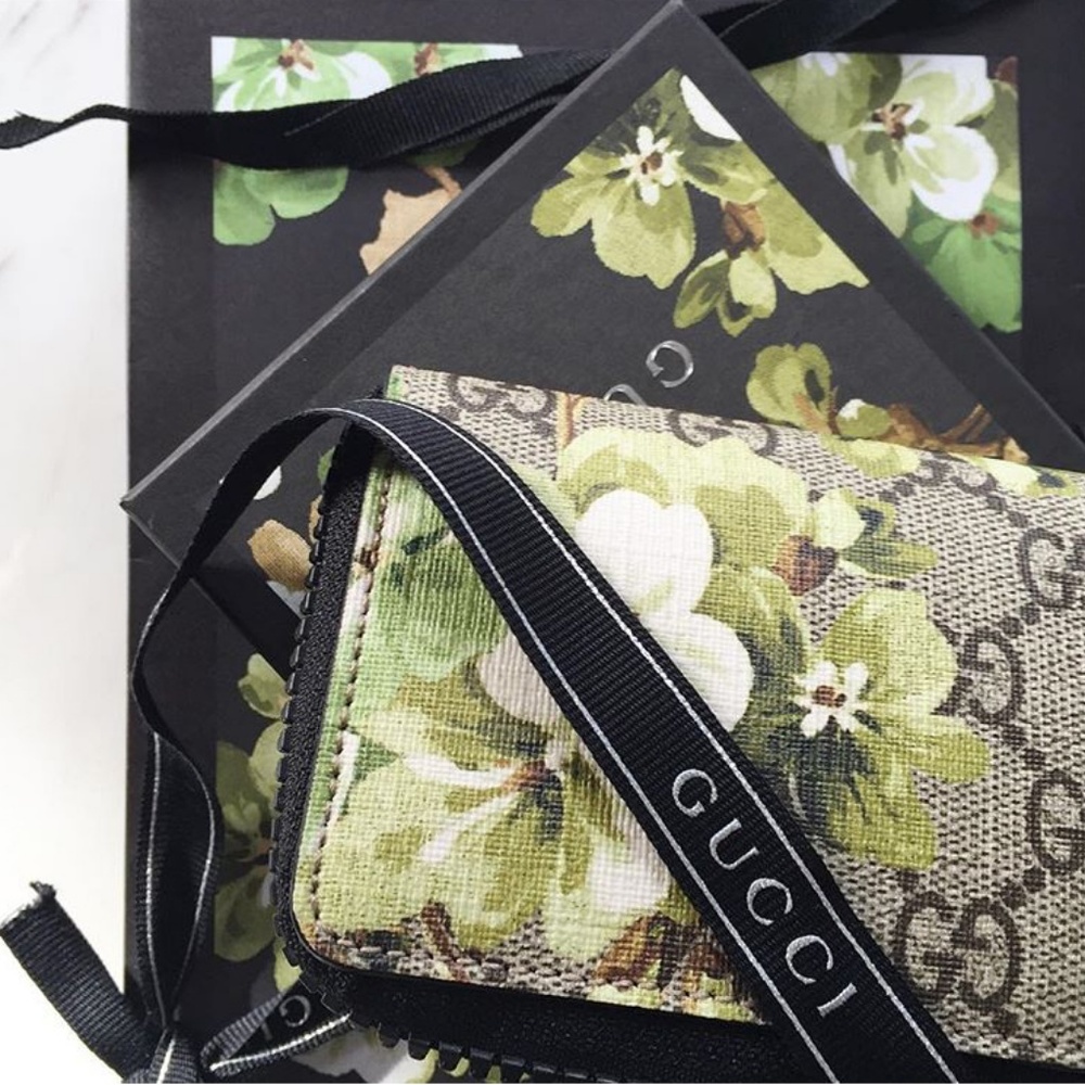 Gucci New Supreme Bloom Zip Card Case Wallet